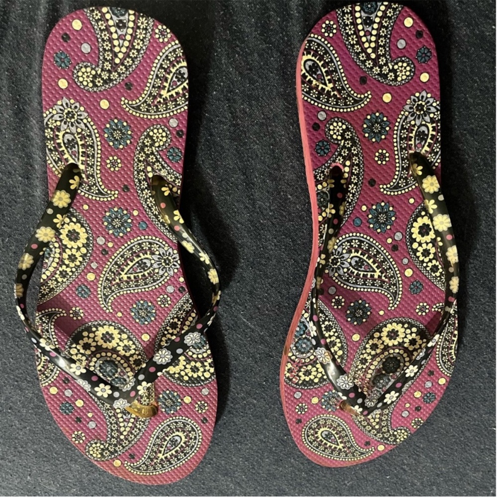 Paisley Print Flip Flops - Black and Gold